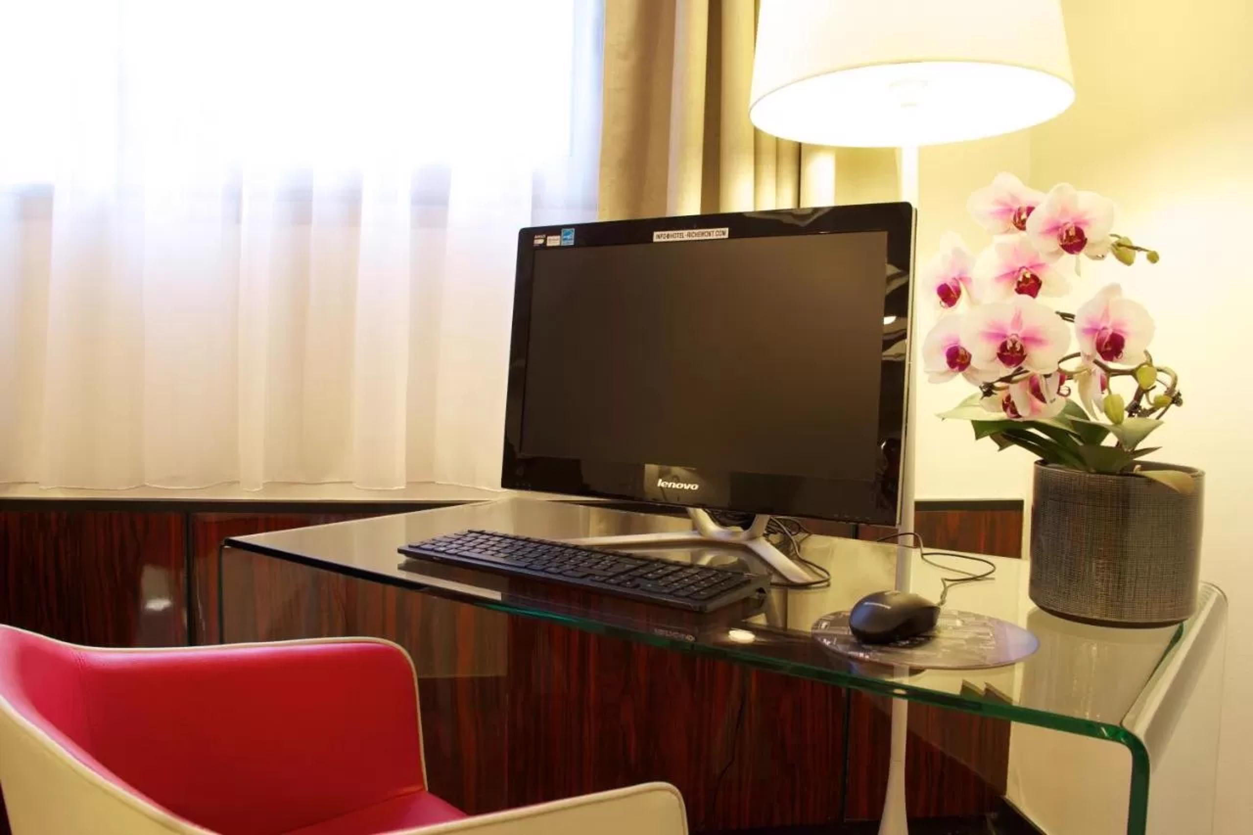 Hotel Le Richemont Париж Экстерьер фото